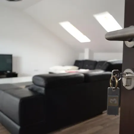 מלון דירות Elizabeth House 2*